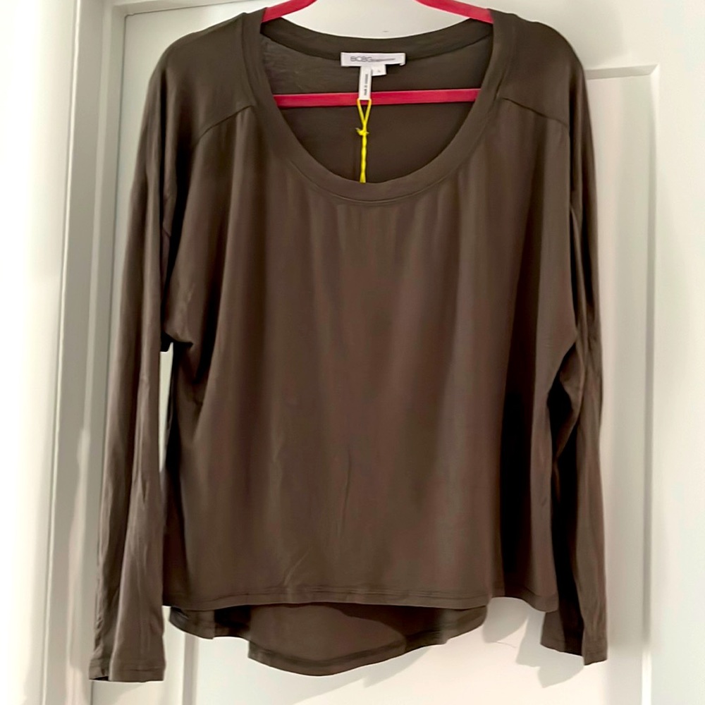 BCBG 0live green top. Longer in back. New.